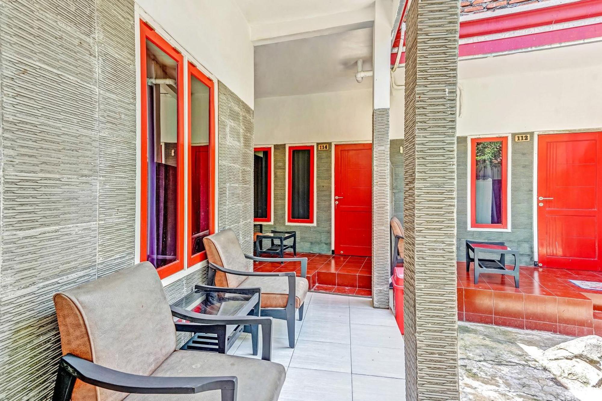 Hotel Kalimantan Surabaya Exteriör bild
