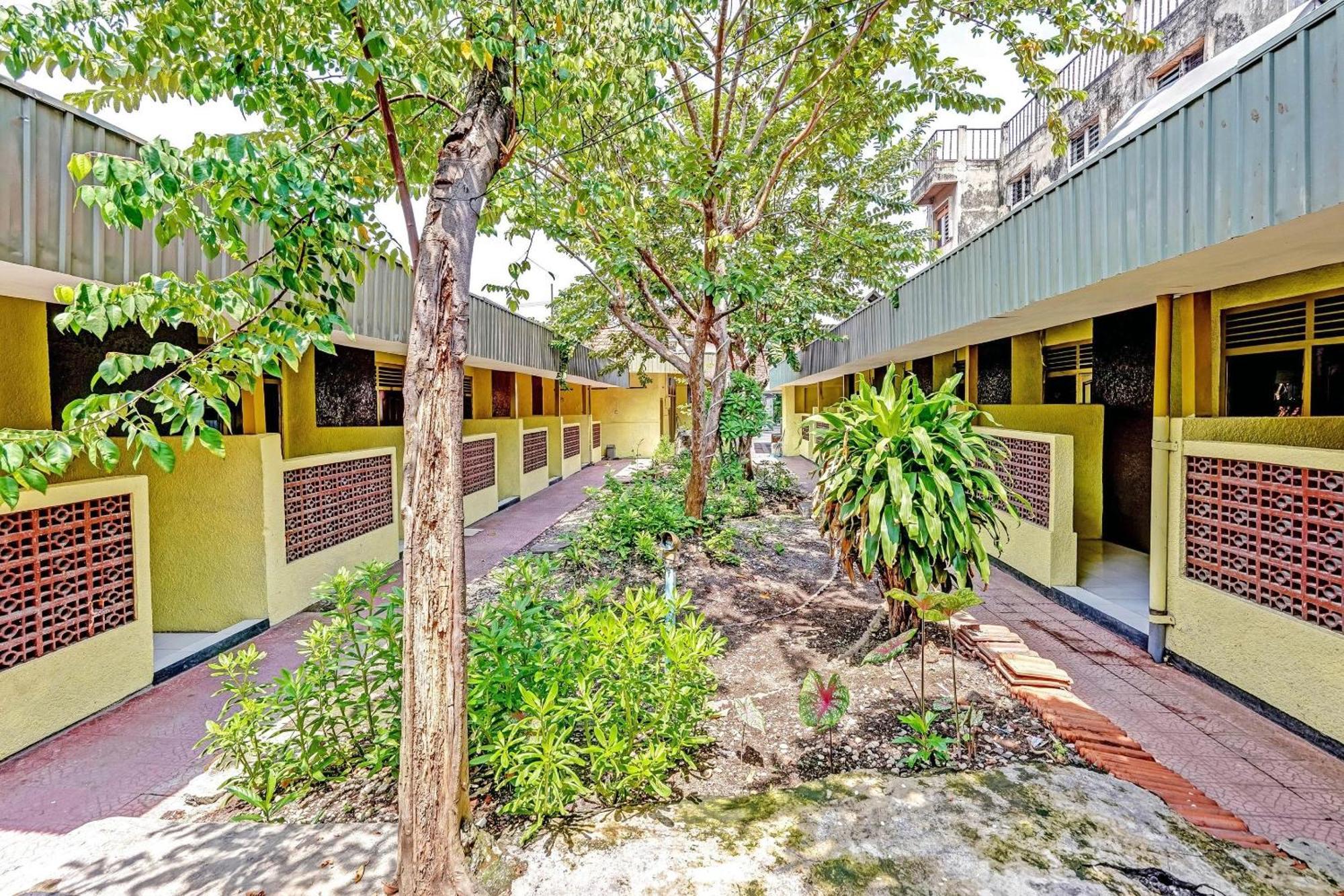 Hotel Kalimantan Surabaya Exteriör bild