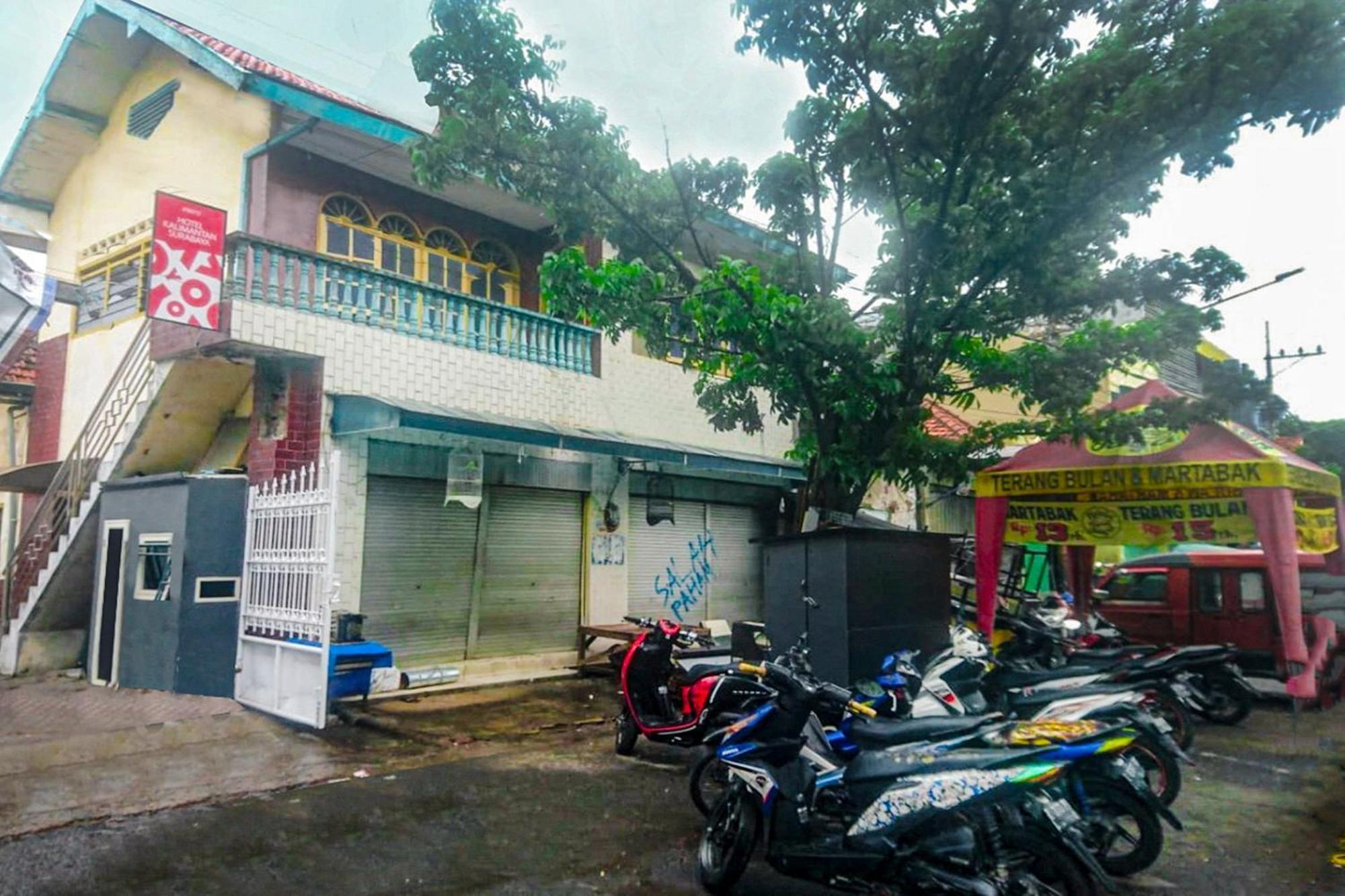 Hotel Kalimantan Surabaya Exteriör bild